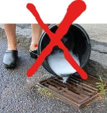 Viser, at man ikke må hælde sæbevand eller beskidt vand direkte i vejens kloak.